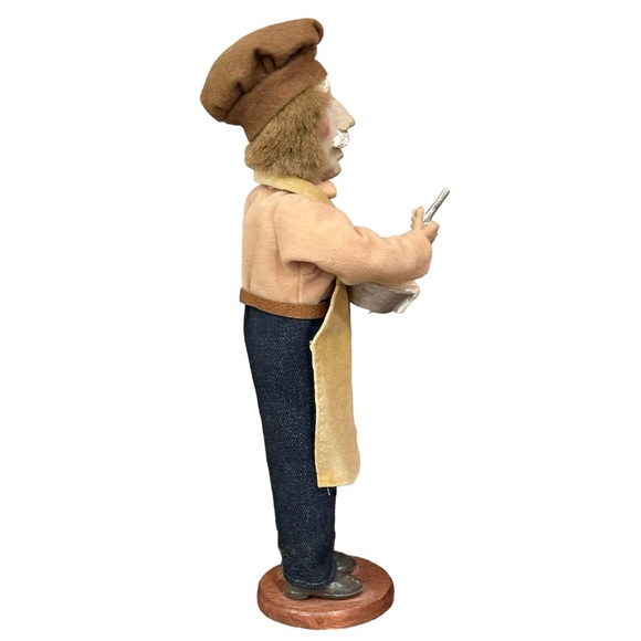 Vintage Christmas Caroler Figure “ The Baker” 13 inches - Picture 6 of 11